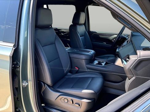 Used 2024 Chevrolet Tahoe LT w/ Luxury Package RWD image 9