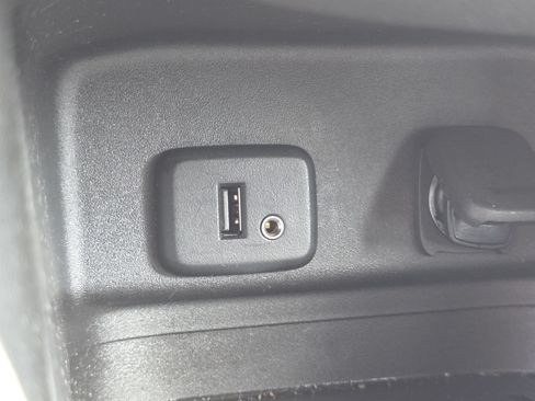 Used 2018 Chevrolet Equinox LT FWD image 9
