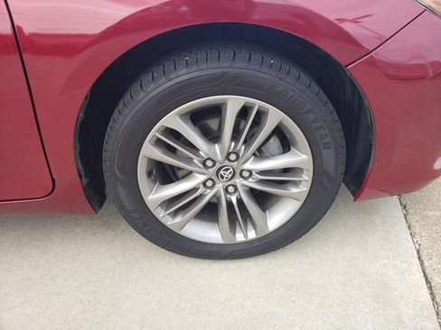 Used 2017 Toyota Camry SE w/ Moonroof Package FWD image 28