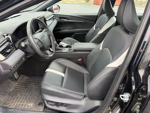 Used 2025 Toyota Camry SE image 5