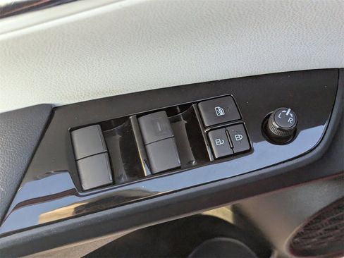 Used 2022 Toyota Prius LE image 22