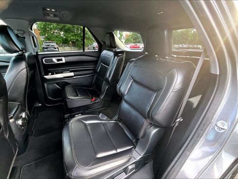 Used 2021 Ford Explorer XLT w/ Equipment Group 202A AWD/4WD image 24