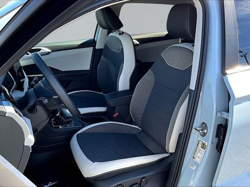 New 2026 Volkswagen Taos SE image 20