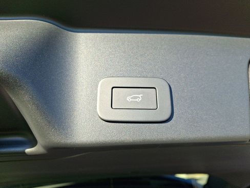 Used 2025 Land Rover Range Rover Evoque Dynamic SE image 28