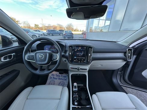 Certified 2025 Volvo XC40 B5 Ultra w/ Protection Package Premier image 12