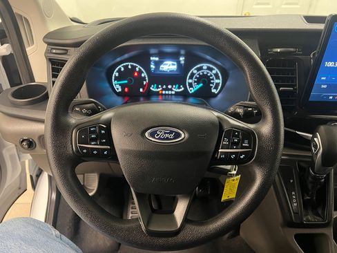 Used 2024 Ford Transit 350 XLT image 31