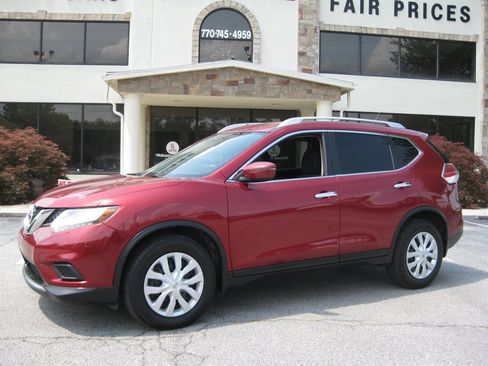Used 2016 Nissan Rogue S w/ Appearance Package FWD image 1