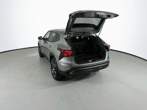 Used 2025 Chevrolet Trax RS w/ Sunroof Package FWD image 25