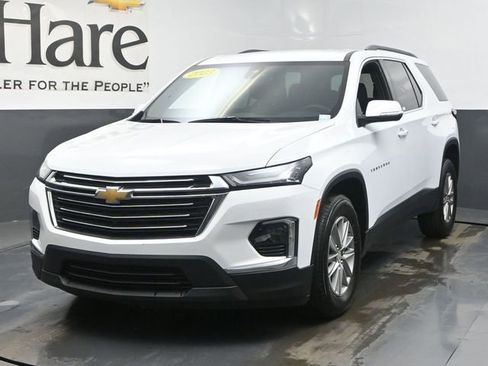Used 2023 Chevrolet Traverse LT w/ Rear Camera Mirror Package image 7