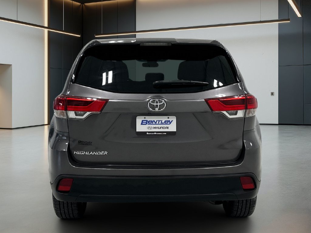 Used 2017 Toyota Highlander LE FWD image 5