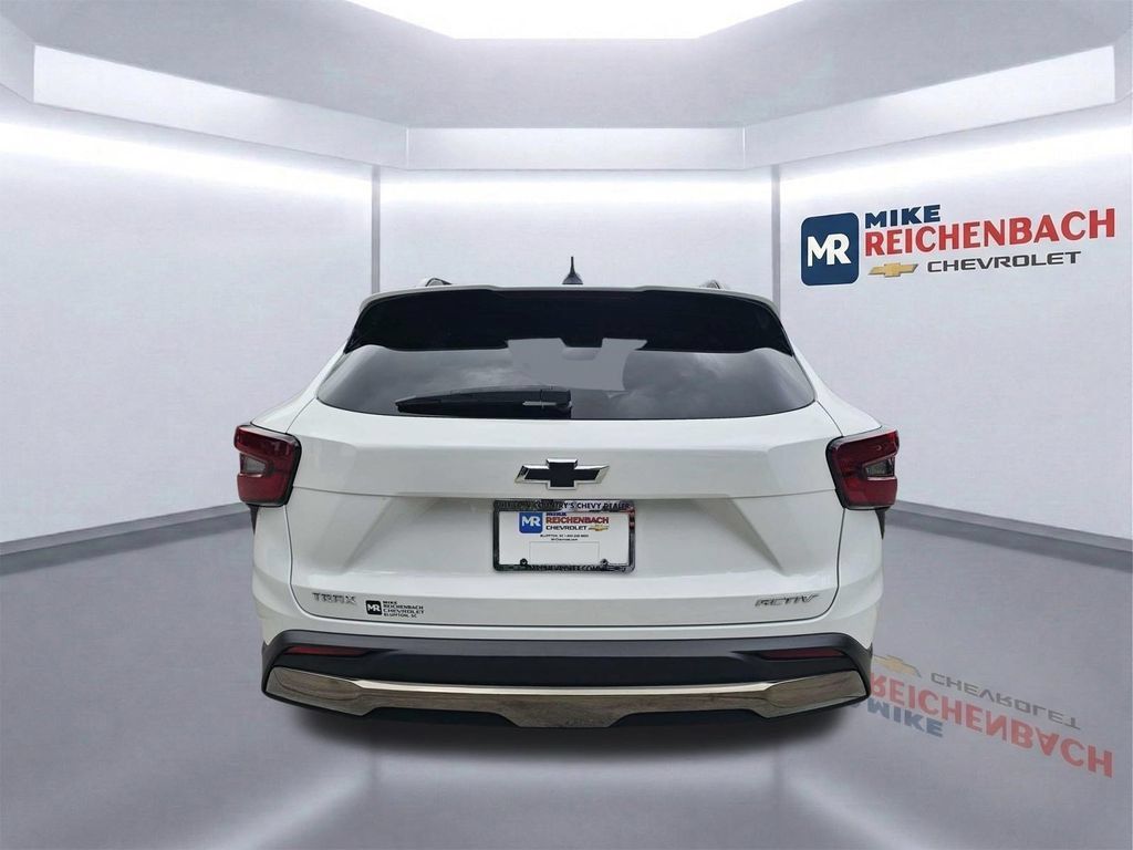 Used 2024 Chevrolet Trax ACTIV w/ Sunroof Package FWD image 5