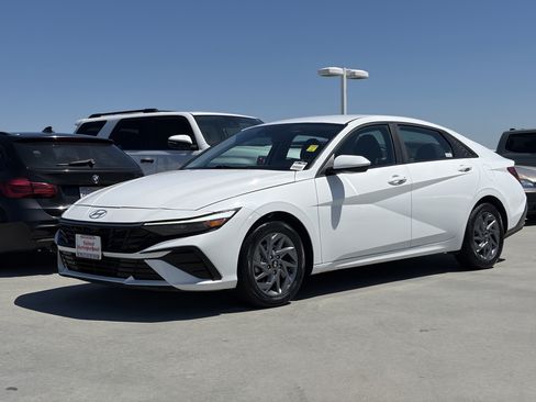 Used 2024 Hyundai Elantra SEL FWD image 6