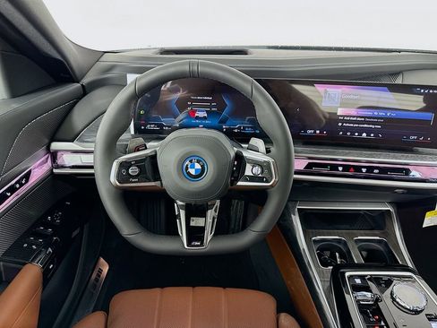 Used 2025 BMW 750e xDrive AWD/4WD image 19