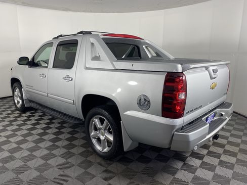 Used 2011 Chevrolet Avalanche LS w/ Regional Value Package AWD/4WD image 6