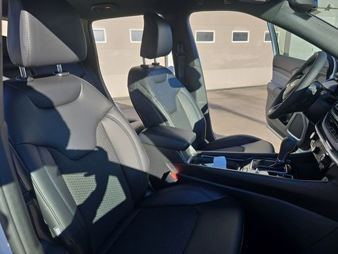 New 2026 Jeep Compass Latitude AWD/4WD image 10