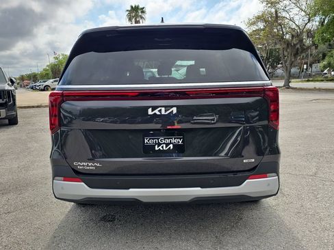 New 2026 Kia Carnival LXS FWD image 7
