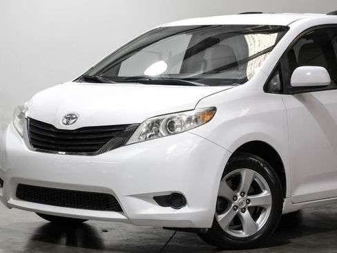 Used 2011 Toyota Sienna LE FWD image 6