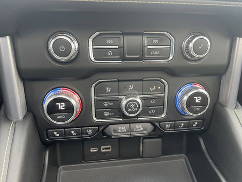 Used 2021 GMC Yukon XL SLT w/ SLT Luxury Plus Package image 22