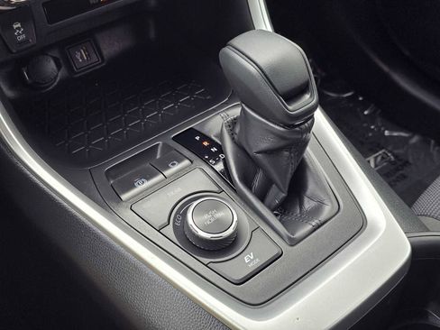 Used 2025 Toyota RAV4 LE image 33