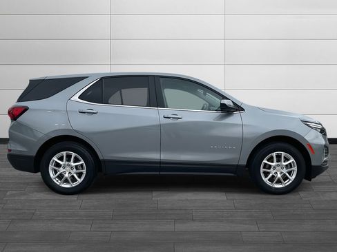 Used 2024 Chevrolet Equinox LT image 2
