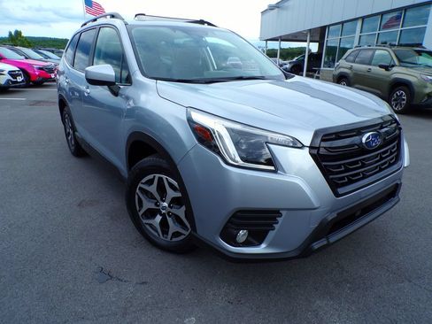 Used 2023 Subaru Forester Premium AWD/4WD image 5