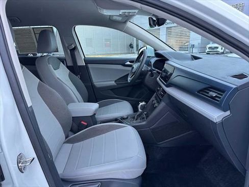 Used 2024 Volkswagen Taos SE image 10