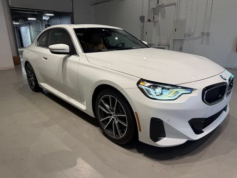 Used 2022 BMW 230i Coupe w/ Premium Package 2 RWD image 3