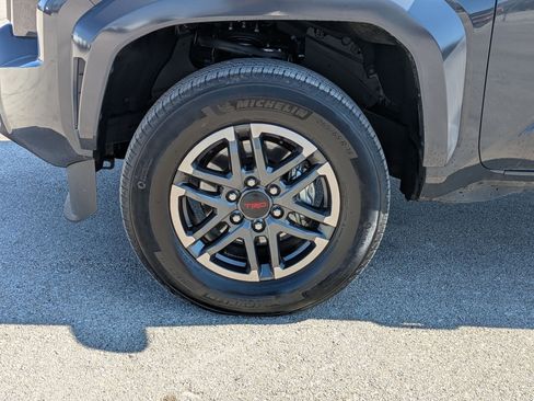 Used 2025 Toyota Tacoma TRD Sport image 30