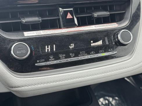 Certified 2025 Toyota Corolla SE image 10