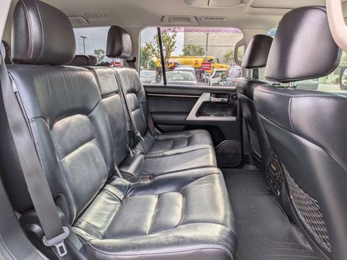 Used 2014 Toyota Land Cruiser image 21