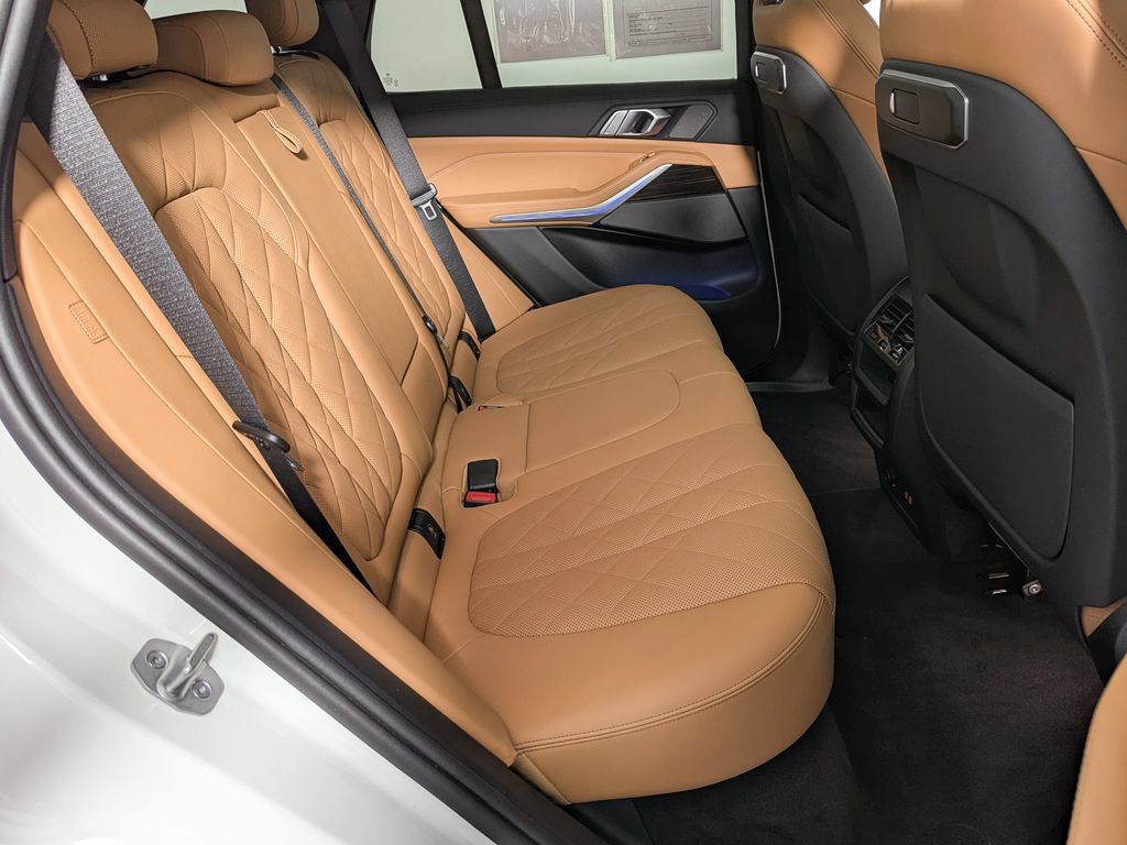 Certified 2024 BMW X5 xDrive40i w/ M Sport Package AWD/4WD image 44