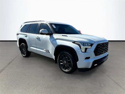 Used 2025 Toyota Sequoia Platinum image 1