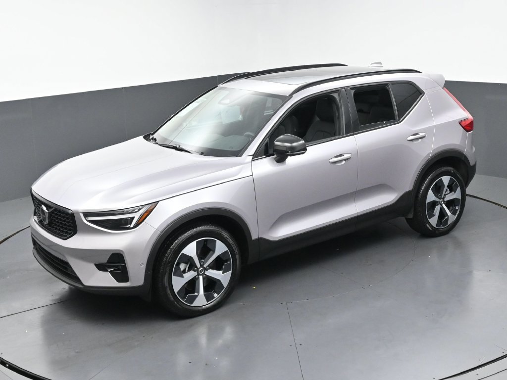 Used 2026 Volvo XC40 B5 Plus AWD/4WD image 37