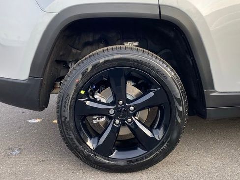 New 2025 Jeep Grand Cherokee Limited w/ Black Appearance Package image 19