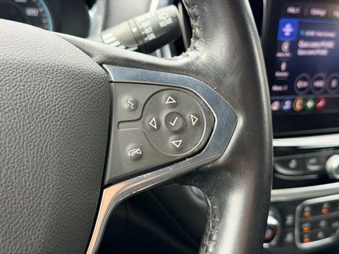 Used 2022 Chevrolet Traverse LT FWD image 11