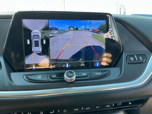Used 2021 Chevrolet Blazer LT w/ Sound & Technology Package FWD image 19