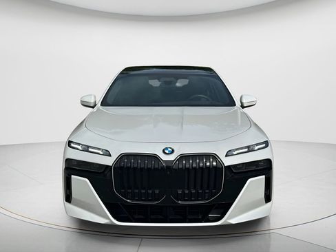 Certified 2024 BMW 760i xDrive w/ Executive Package AWD/4WD image 2