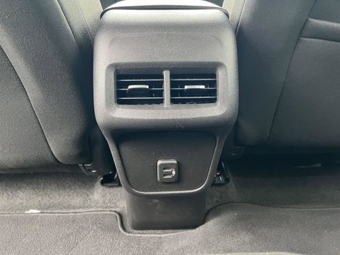 Used 2024 Chevrolet Equinox LT image 38