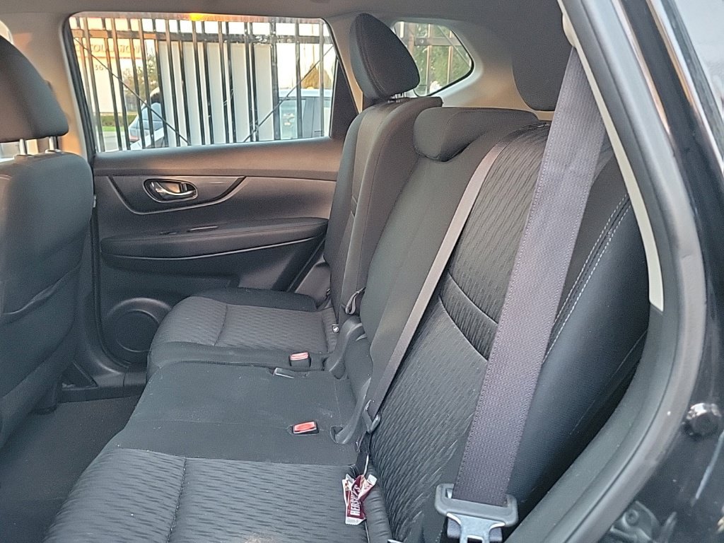 Used 2017 Nissan Rogue SV AWD/4WD image 12