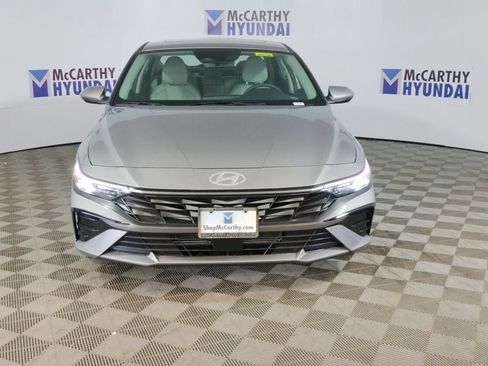 Used 2025 Hyundai Elantra Limited FWD image 6