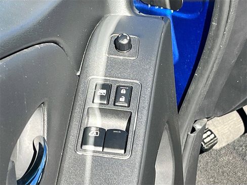 Used 2024 Nissan Frontier SV w/ SV Convenience Package image 17