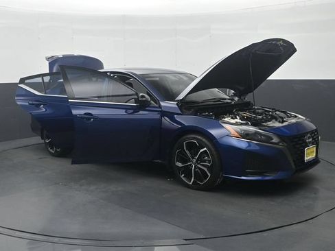Used 2024 Nissan Altima 2.5 SR FWD image 35