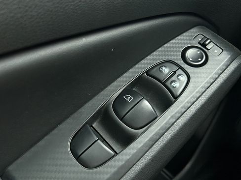 Used 2025 Nissan Altima 2.5 SV FWD image 10