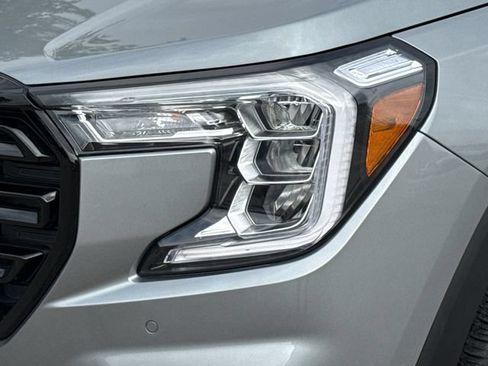 Used 2024 GMC Terrain SLT w/ Tech Package AWD/4WD image 4