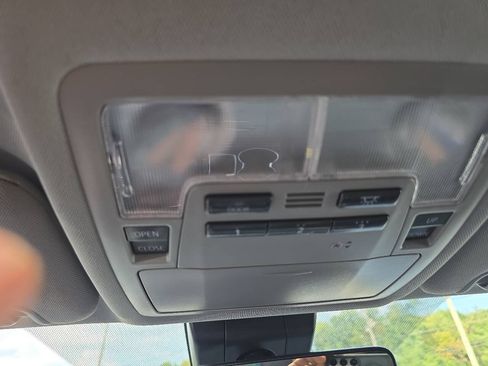 Used 2018 Toyota Highlander XLE AWD/4WD image 40