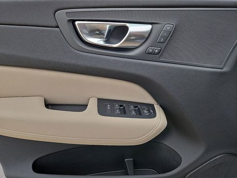 New 2026 Volvo XC60 B5 Plus w/ Protection Package Premier AWD/4WD image 21