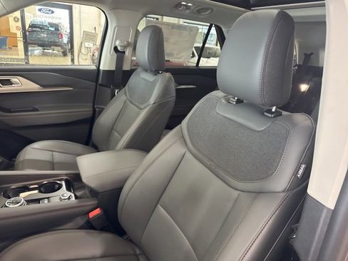 New 2026 Ford Explorer Active w/ Active Comfort Package image 26