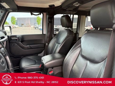 Used 2017 Jeep Wrangler Unlimited Sahara AWD/4WD image 12