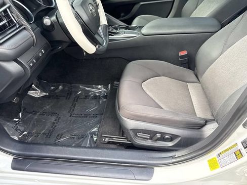 Used 2020 Toyota Camry LE FWD image 19