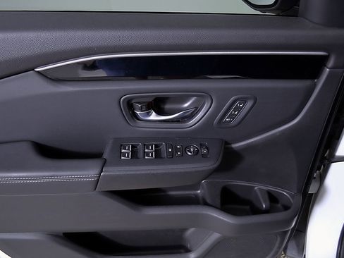 Used 2025 Honda Pilot EX-L image 16